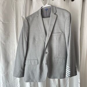 Classic Gray Men's Suit Jacket and Pants